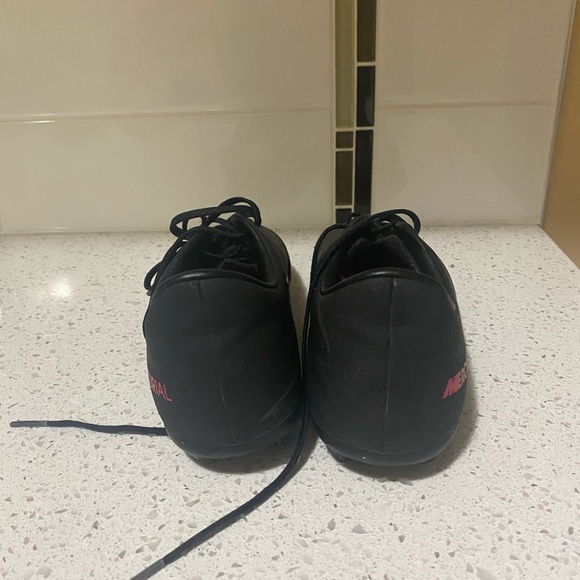 Boys Nike Cleats - Picture 3 of 4